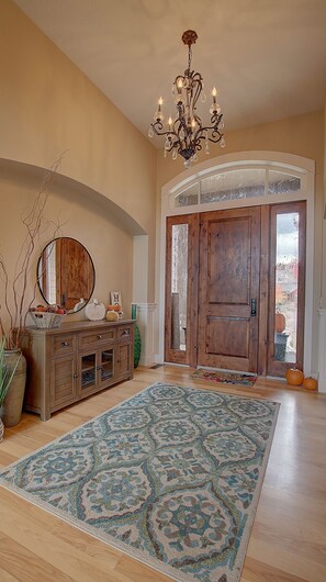 Interior -  GORGEOUS MOUNTAIN  VIEW HOME IN PREMIER MISSOULA NEIGHBORHOOD with  4 KING BEDS (Missoula)