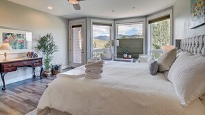 6 sovrum, skrivbord, strykjärn/strykbräda och resesäng
