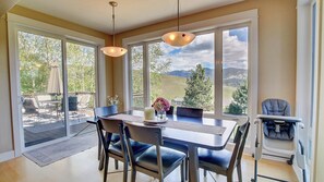 Dining -  GORGEOUS MOUNTAIN  VIEW HOME IN PREMIER MISSOULA NEIGHBORHOOD with 6 Bedrooms! (Missoula)