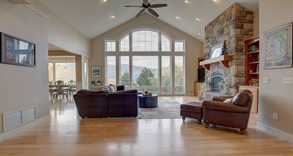 GORGEOUS MOUNTAIN VIEW HOME IN PREMIER MISSOULA NEIGHBORHOOD with 4 KING BEDS