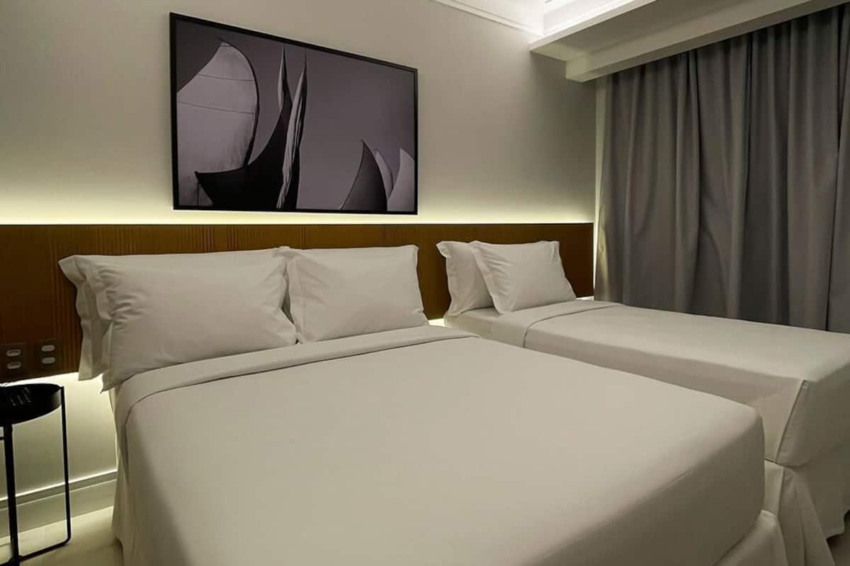 1 sovrum, minibar och värdeförvaringsskåp på rummet