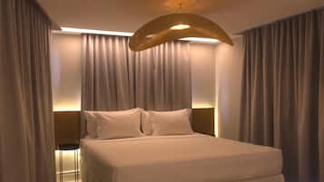 Family Suite | 1 bedroom, minibar, in-room safe, blackout drapes