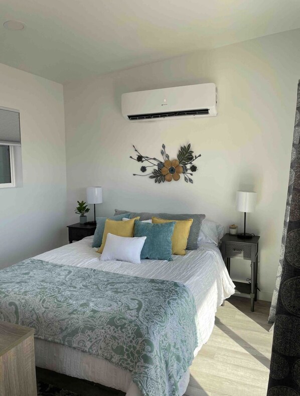 1 habitación, tabla de planchar con plancha, wifi gratis y ropa de cama 
