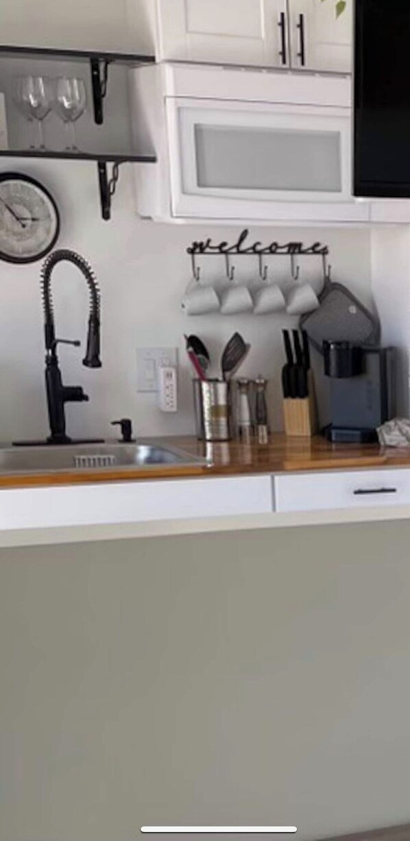 Fridge, microwave, coffee/tea maker, toaster - 1BR Mountain casita (Phoenix)