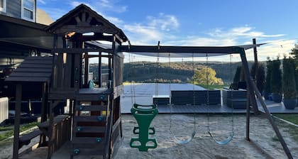Au Bon Orchard - Catskills Mountain Views/Private Heated Pool and Jacuzzi