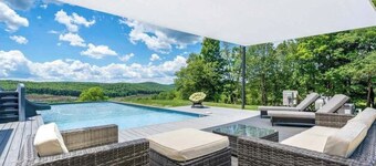 Au Bon Orchard - Catskills Mountain Views/Private Heated Pool and Jacuzzi