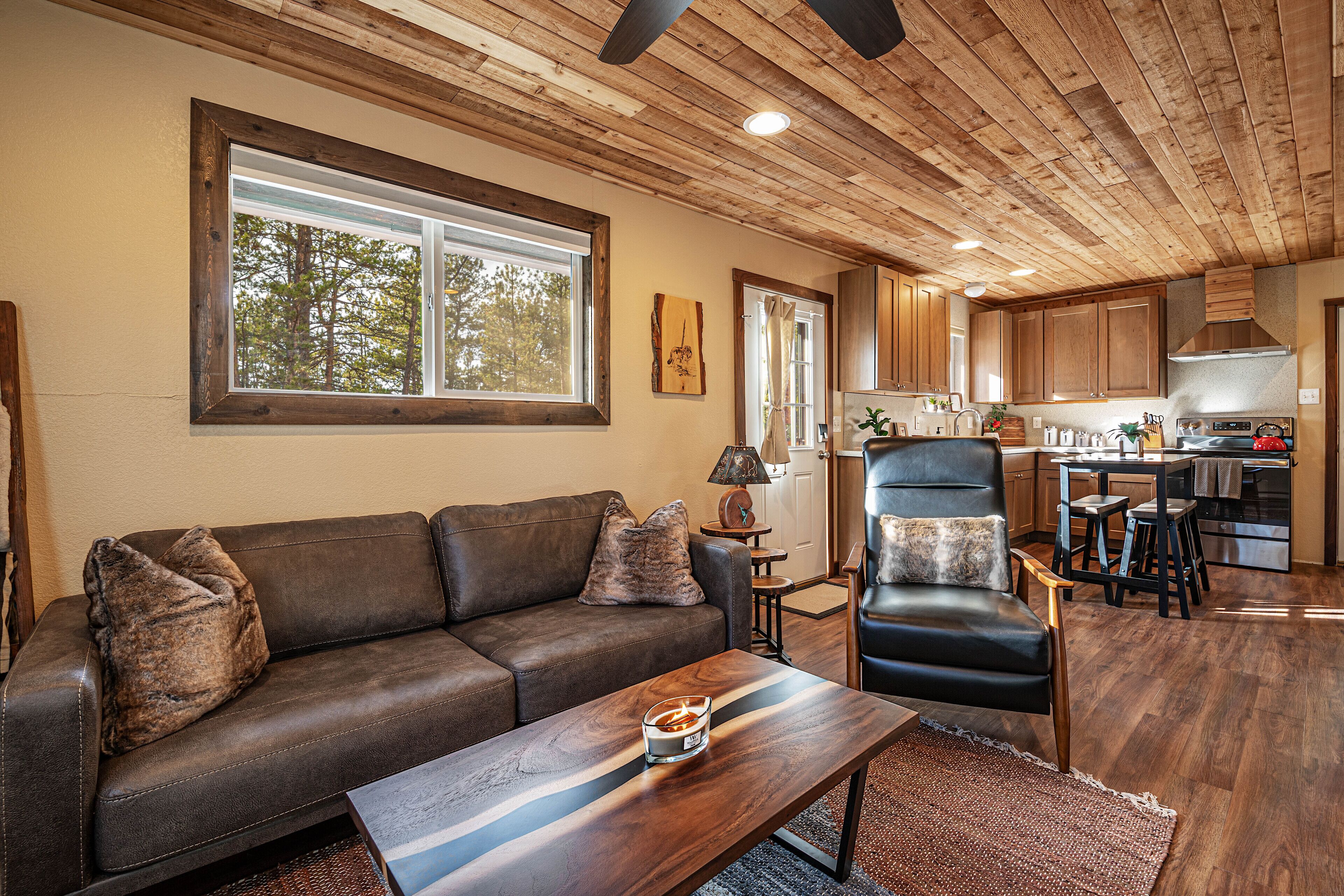 Charming, Dog-friendly Cabin Nestled at 8500 feet!
