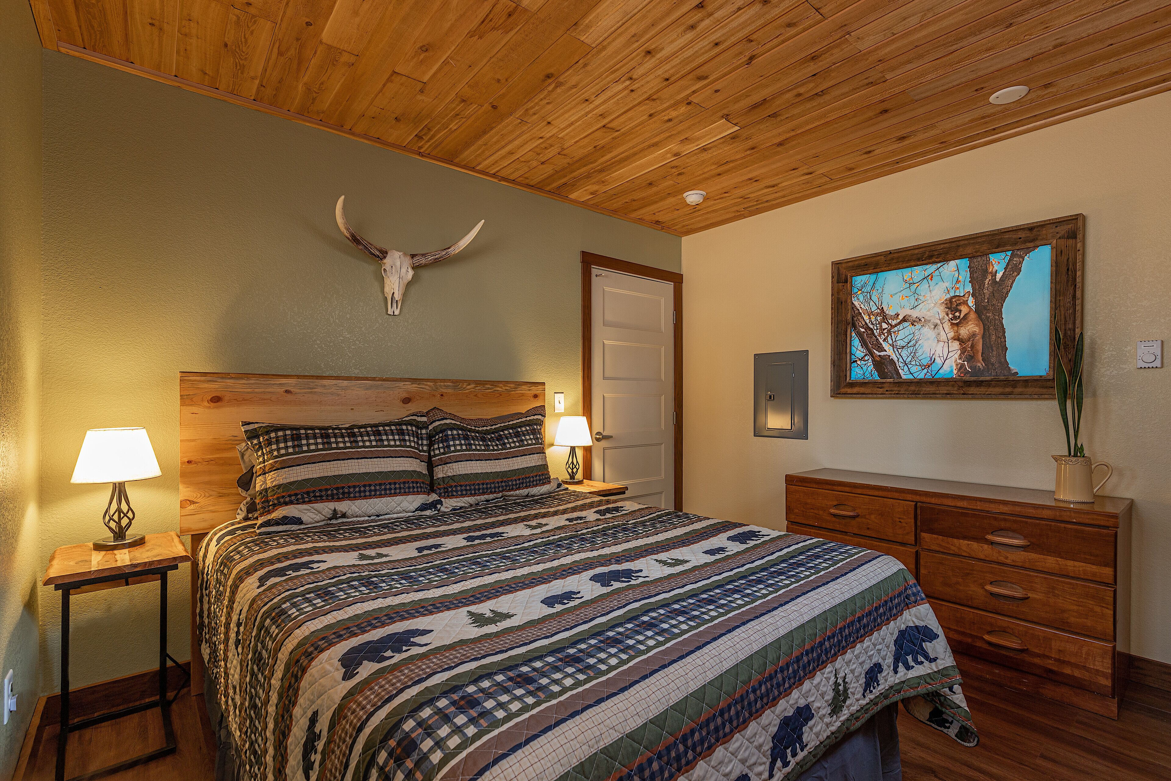 Charming, Dog-friendly Cabin Nestled at 8500 feet!
