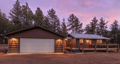 Charming, Dog-friendly Cabin Nestled at 8500 feet