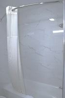 Secador de pelo y toallas