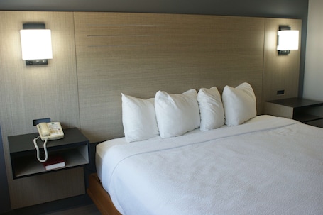 Colchones con pillow-top, escritorio y espacio para trabajar con laptop
