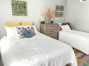 3 bedrooms, iron/ironing board, travel crib, WiFi - Beautiful Condo in Central Destin (Destin)