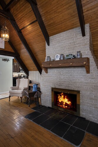 Cozy Family Sized Home, Nestled on the Creek