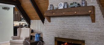 Cozy Family Sized Home, Nestled on the Creek