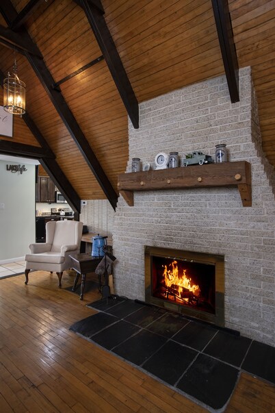 Cozy Family Sized Home, Nestled on the Creek