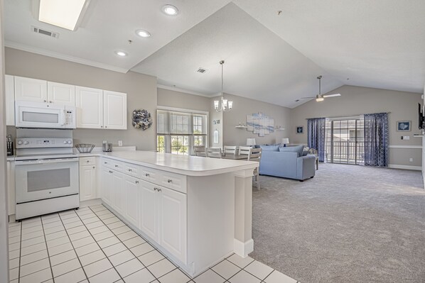 Interior - Spacious and Comfortable 2BR/2BA Condo with Pool View near Beach and Golf (Myrtle Beach)