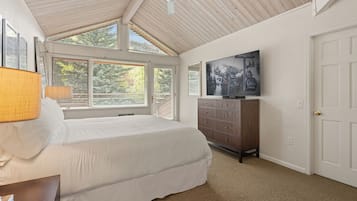 3 dormitorios, tabla de planchar con plancha, cuna de viaje