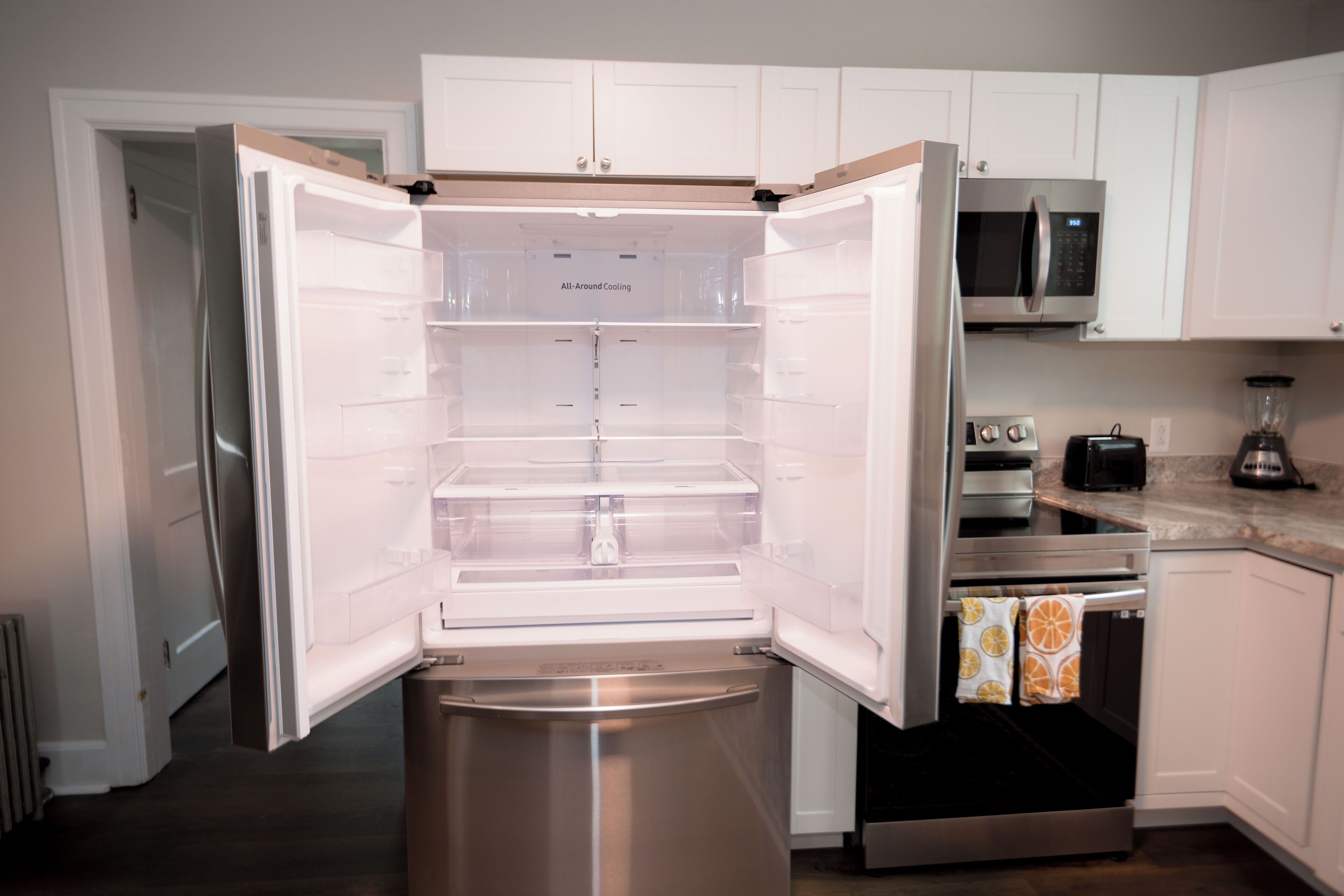 Geladeira, micro-ondas, fogão, cooktop