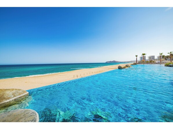 Outdoor pool, an infinity pool