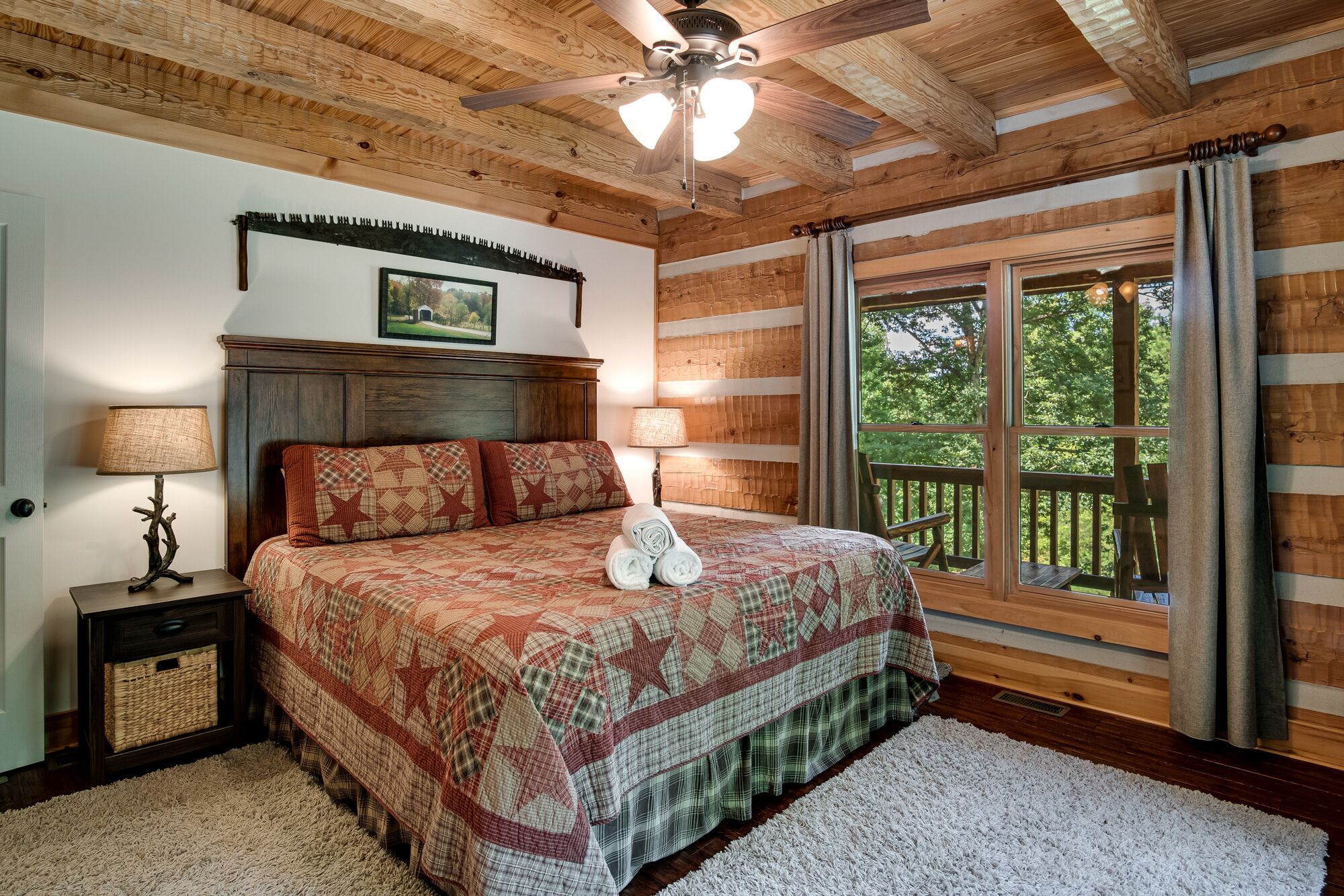 Secluded Log Cabin/Fire Pit/King Bed/Wood-burning Fireplace/Wi-Fi