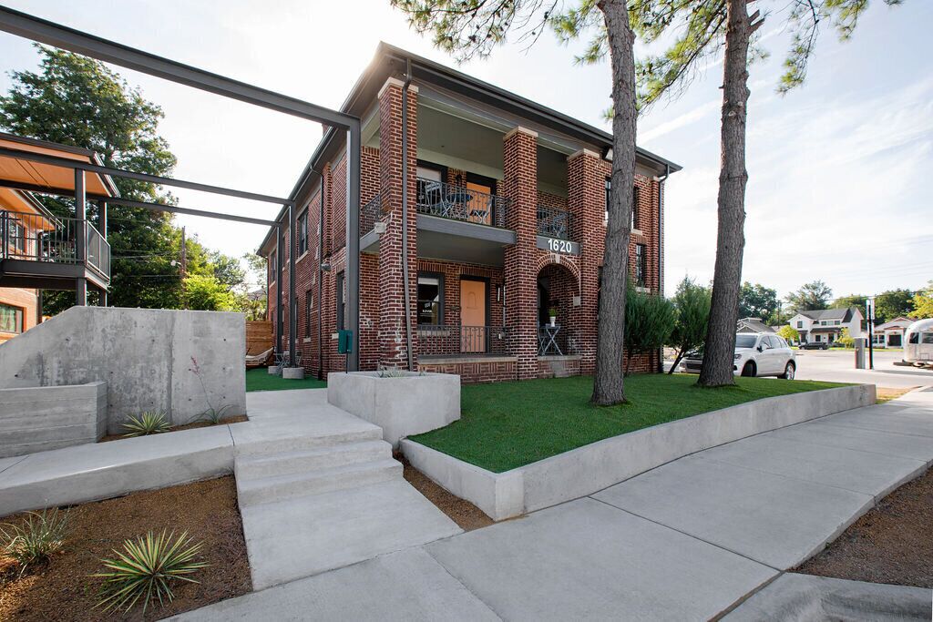 Cozy Studio in the Heart of the Plaza District!