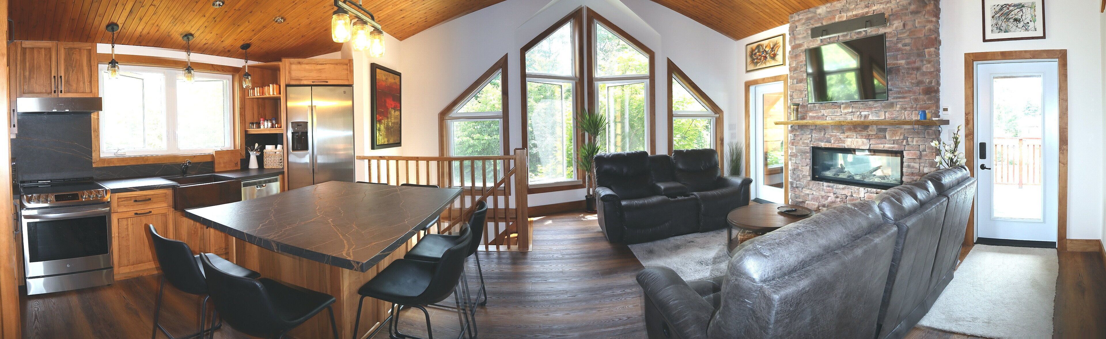 Luxury rustic chalet near Lake Simcoe, perfect for family and friends getaways