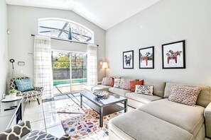 TV - Ref 06. Stunning luxury villa on 5 Star Lake Berkley Resort. (Osceola County)