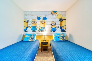 5 bedrooms, iron/ironing board, WiFi, bed sheets