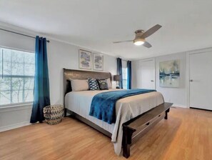 4 bedrooms, desk, free WiFi, bed sheets