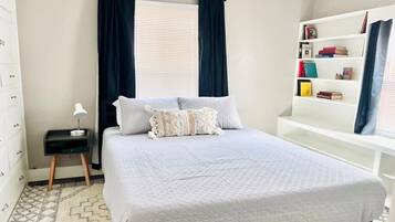 2 habitaciones, tabla de planchar con plancha, cuna de viaje y wifi