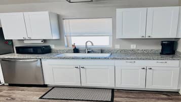 Refrigerador, microondas, horno y lavavajillas