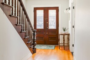 Interior - Raspberry Inn · Classic Riverfront Home-Mins to Woodstock & Skiing (Bridgewater)