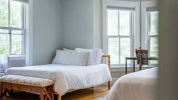 5 bedrooms, desk, iron/ironing board, WiFi