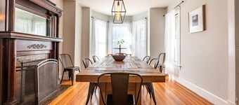 Raspberry Inn · Classic Riverfront Home-Mins to Woodstock & Skiing