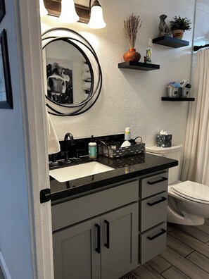 Shower, hair dryer, towels, soap - Modern Farmhouse in Midtown Tucson (Tucson)