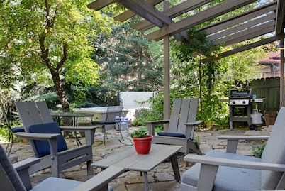 Perfect Family Getaway, Hot Tub, W/Private Fenced Yard, Beautiful Outdoor Area