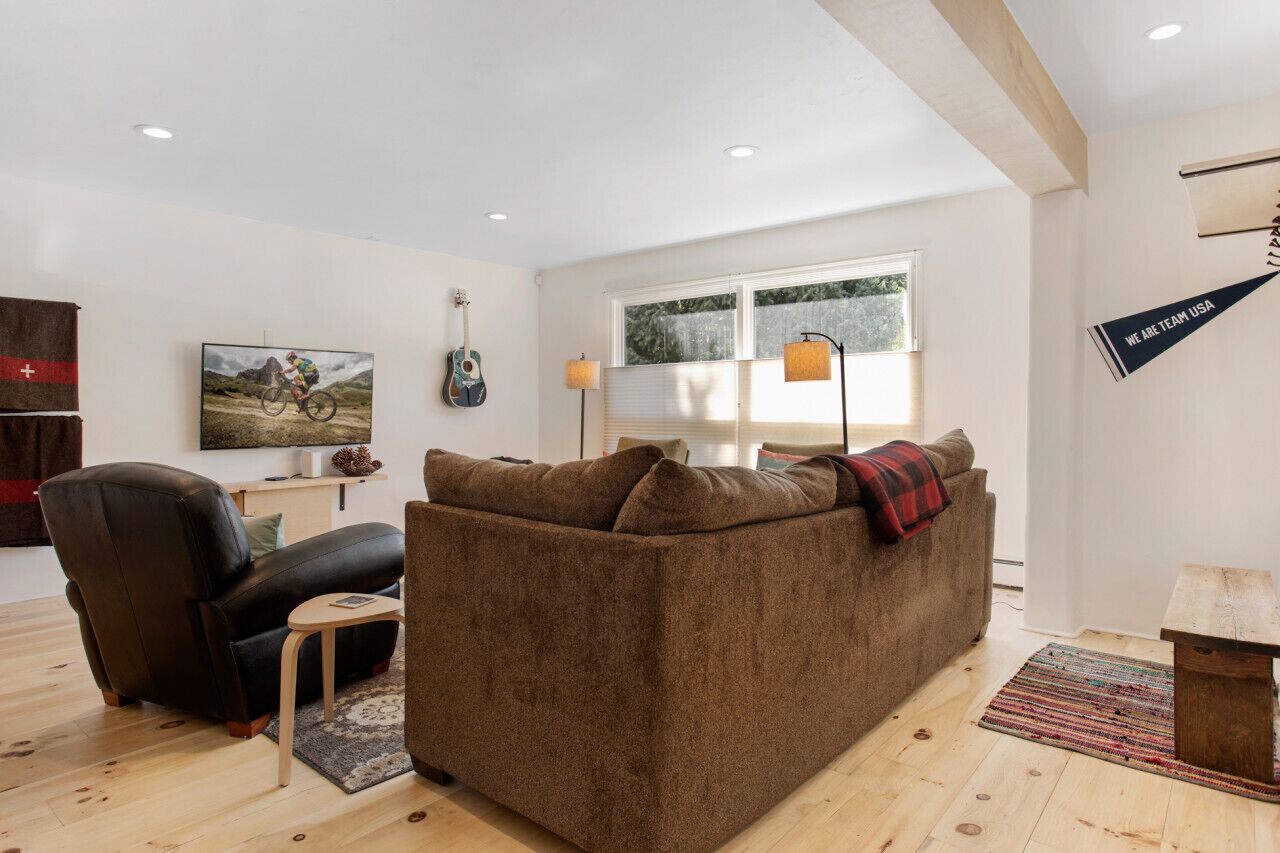 Perfect Family Getaway, Hot Tub, Pet Friendly, Pool, W/Private Fenced Yard, Beautiful Outdoor Area