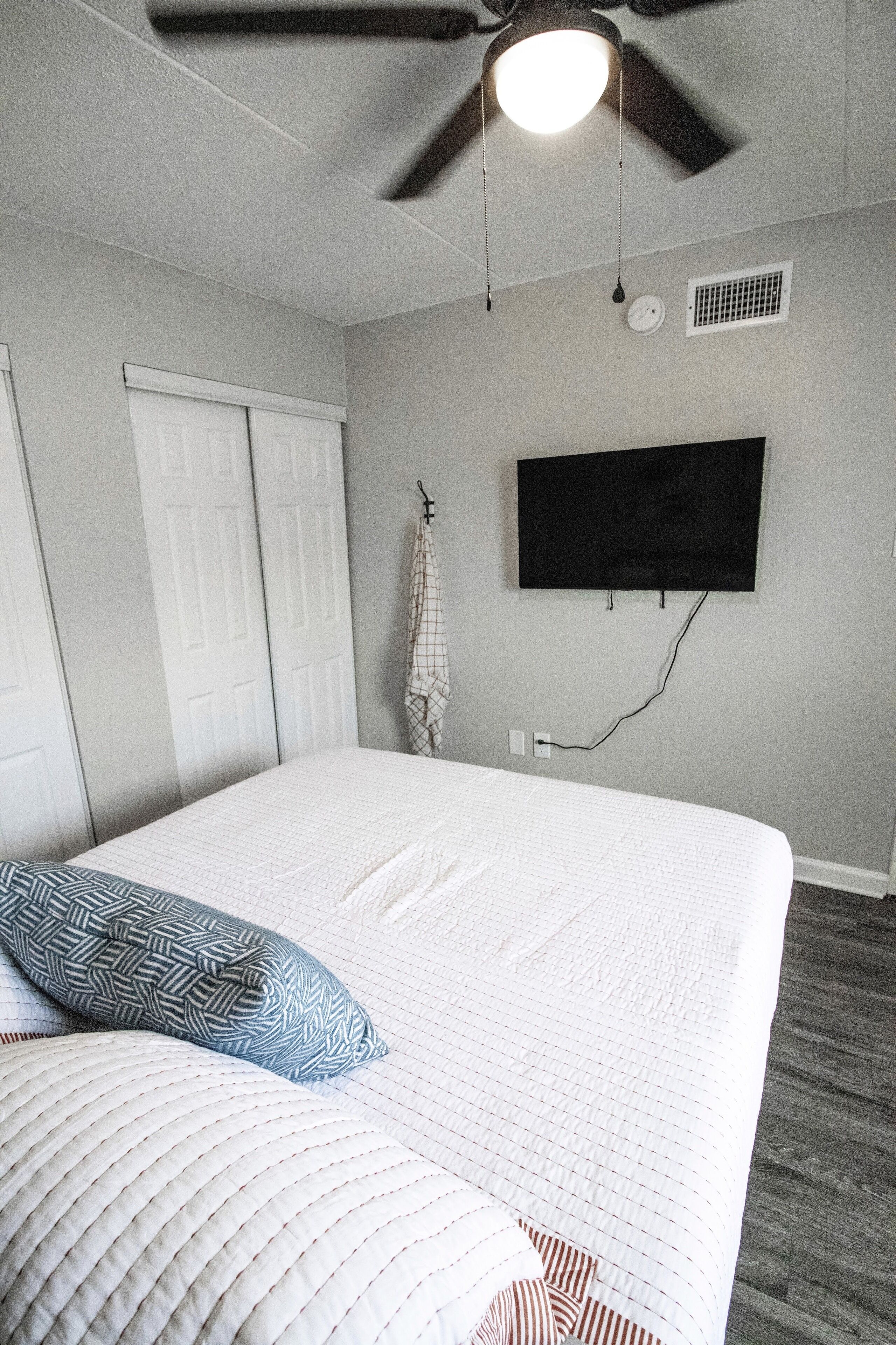 Gulfport 2 Br Apt + Pool + Wifi + close to airport