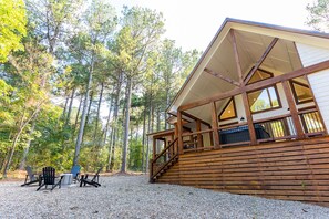 Terrace/patio - 1 bdr peaceful retreat with hot tub and stunning interior! (Broken Bow)