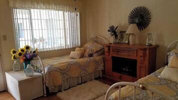 1 bedroom, iron/ironing board, WiFi, bed sheets