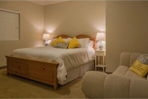 3 chambres, bureau, fer et planche à repasser, lit parapluie