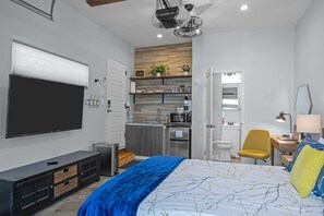 3 habitaciones, escritorio, tabla de planchar con plancha y wifi gratis 