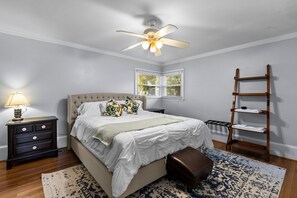 3 bedrooms, desk, iron/ironing board, free WiFi