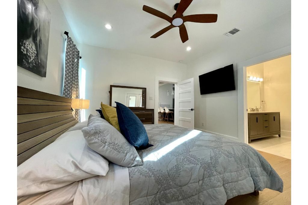 Riverwalk Pearl Zoo Museums Pool 5 BR 3 1/2 Baths