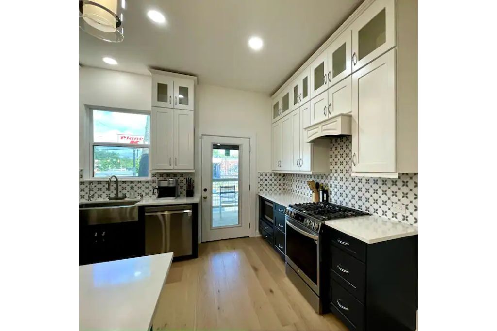 Riverwalk Pearl Zoo Museums Pool 5 BR 3 1/2 Baths