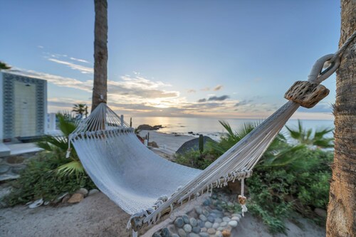 Beachfront Villa + Casitas w/ pool. 6 BR