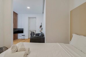 1 bedroom, iron/ironing board, travel cot, WiFi