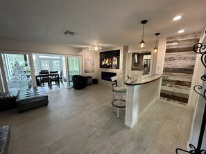 Smart TV - Amazing Home with Private Heated Pool 7 Minutes to Beach! (Bradenton)