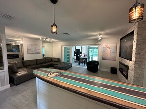 Lobby - Amazing Home with Private Heated Pool 7 Minutes to Beach! (Bradenton)