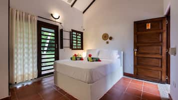 6 bedrooms, desk, free WiFi, bed sheets